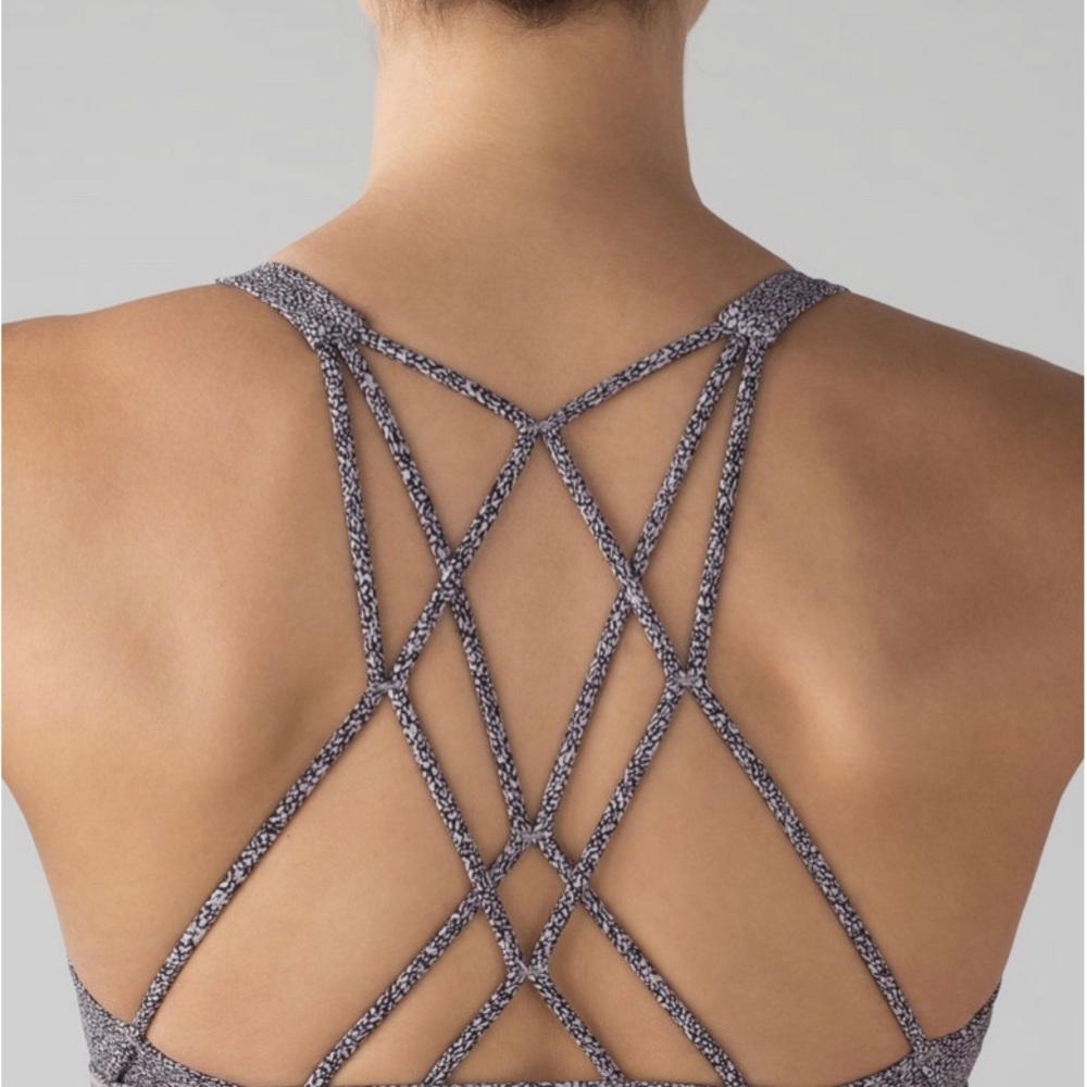 Lululemon Free To Be Zen Bra size 6
Sea Spray Alpine White Dark Chrome - Picture 2 of 6
